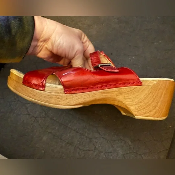 Dansko Red Leather Sandals with Buckle - EU 40/US 9.5 - Excellent condition - Picture 2 of 5